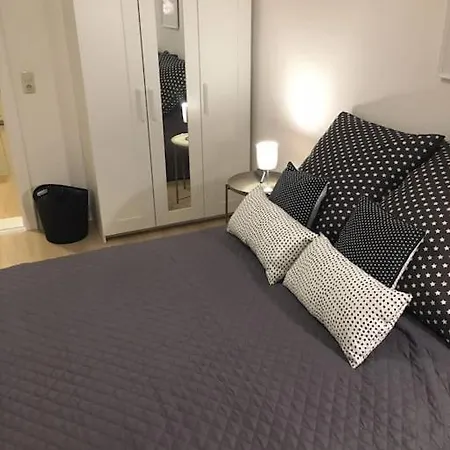 Schoene 2-zimmerwohnung, 10 Geh-minuten Zum