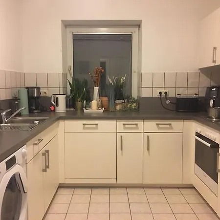 Apartment Schoene 2-zimmerwohnung, 10 Geh-minuten Zum *